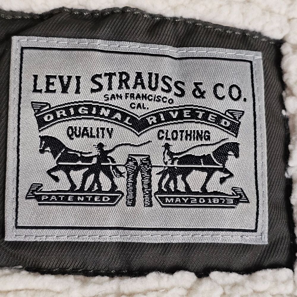 Levi's Womens L Parka Jacket Sherpa Lined Outdoor Winter Zip Up Olive Faux Fur - Picture 9 of 16